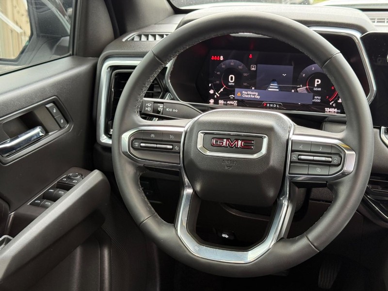 GMC Canyon Vehicle Image 13