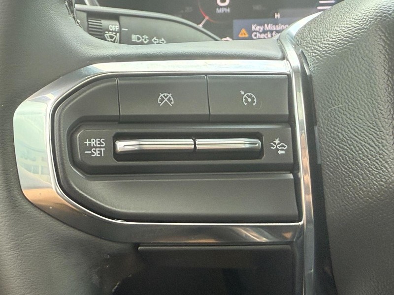GMC Canyon Vehicle Image 14