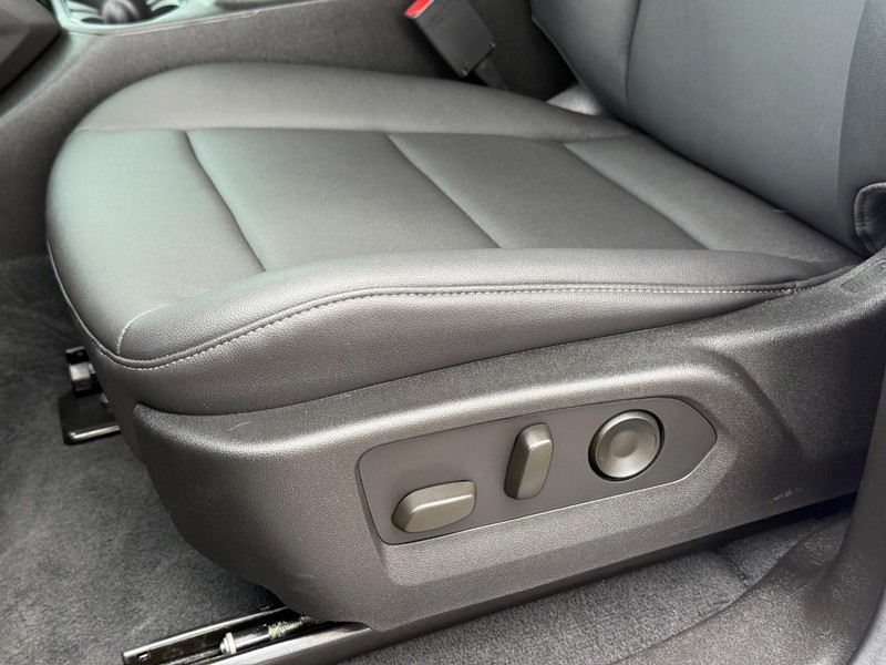 GMC Canyon Vehicle Image 24