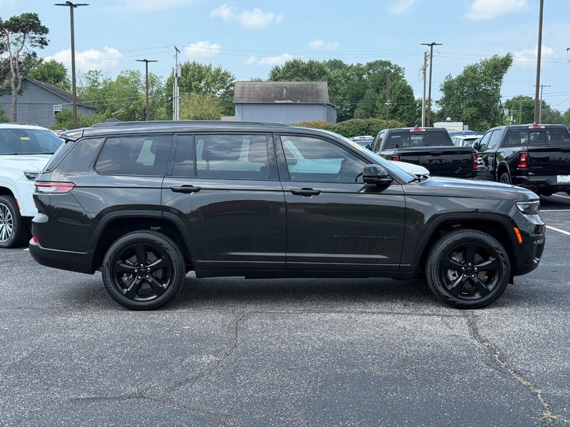 Jeep Grand Cherokee L Vehicle Image 02