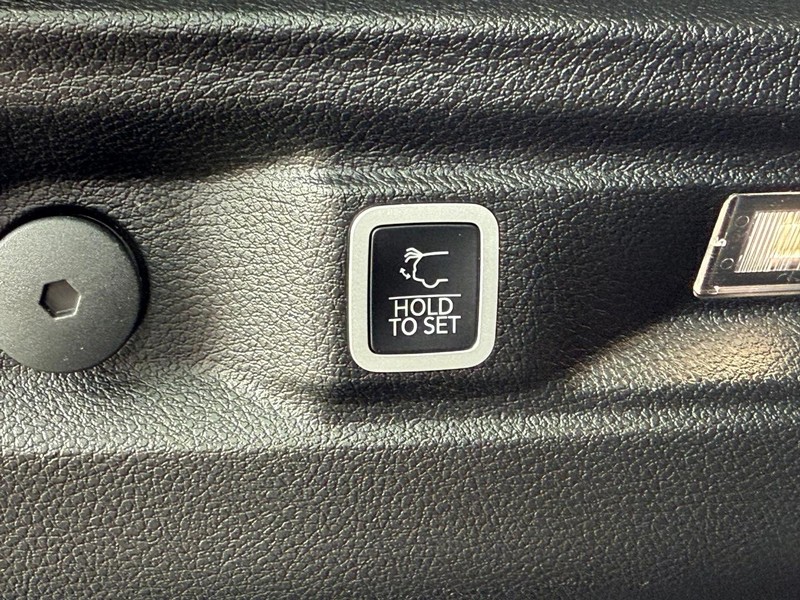 Jeep Grand Cherokee L Vehicle Image 08