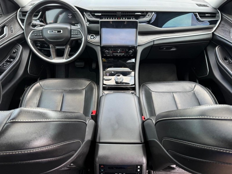Jeep Grand Cherokee L Vehicle Image 14