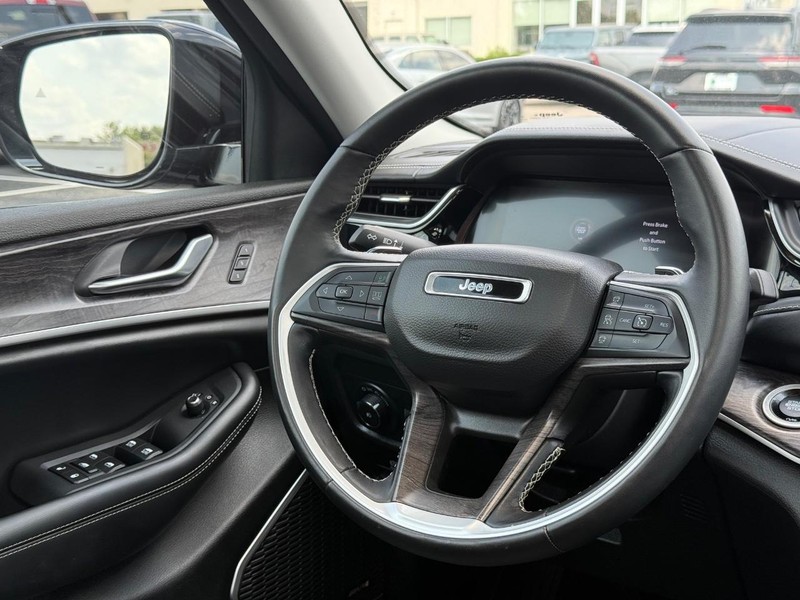 Jeep Grand Cherokee L Vehicle Image 15