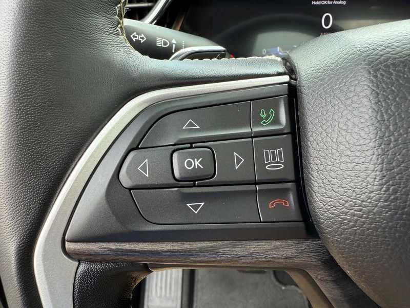 Jeep Grand Cherokee L Vehicle Image 16