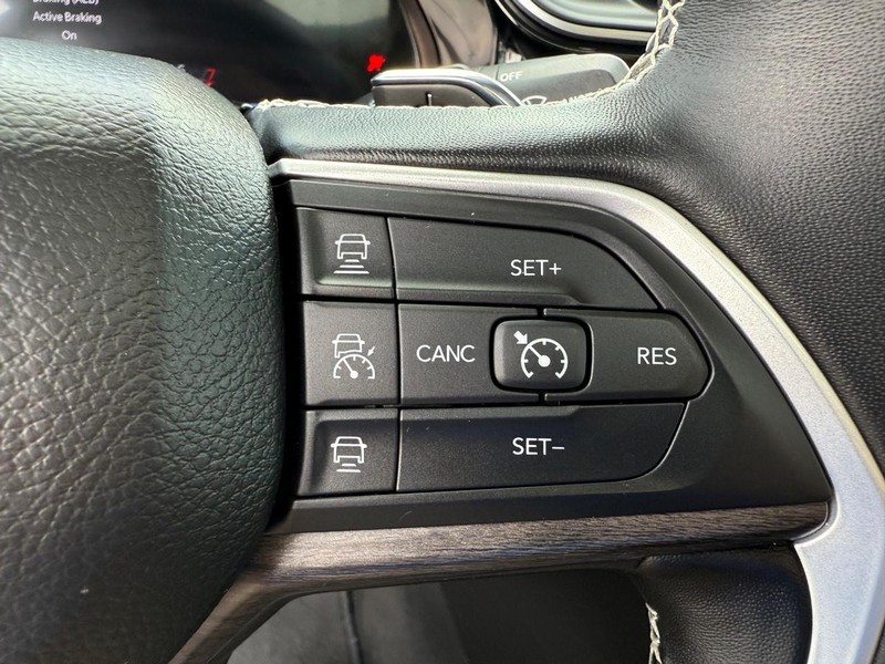 Jeep Grand Cherokee L Vehicle Image 17