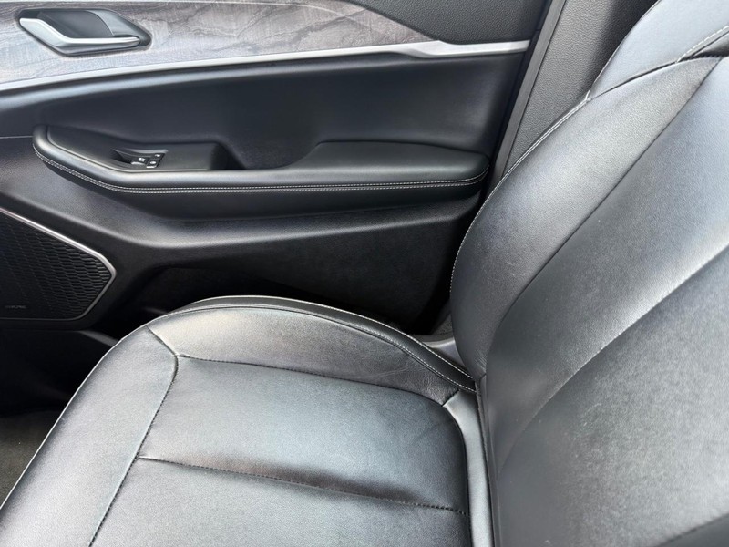 Jeep Grand Cherokee L Vehicle Image 24