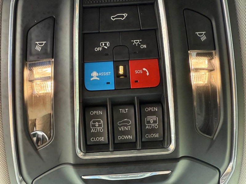 Jeep Grand Cherokee L Vehicle Image 25