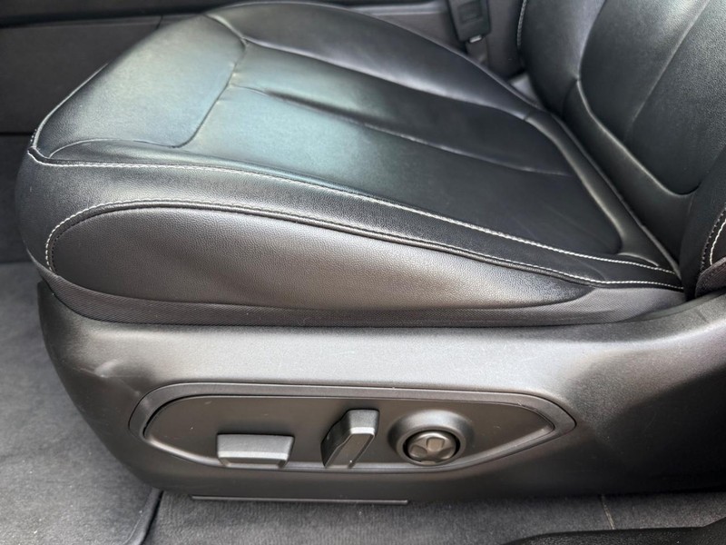 Jeep Grand Cherokee L Vehicle Image 29