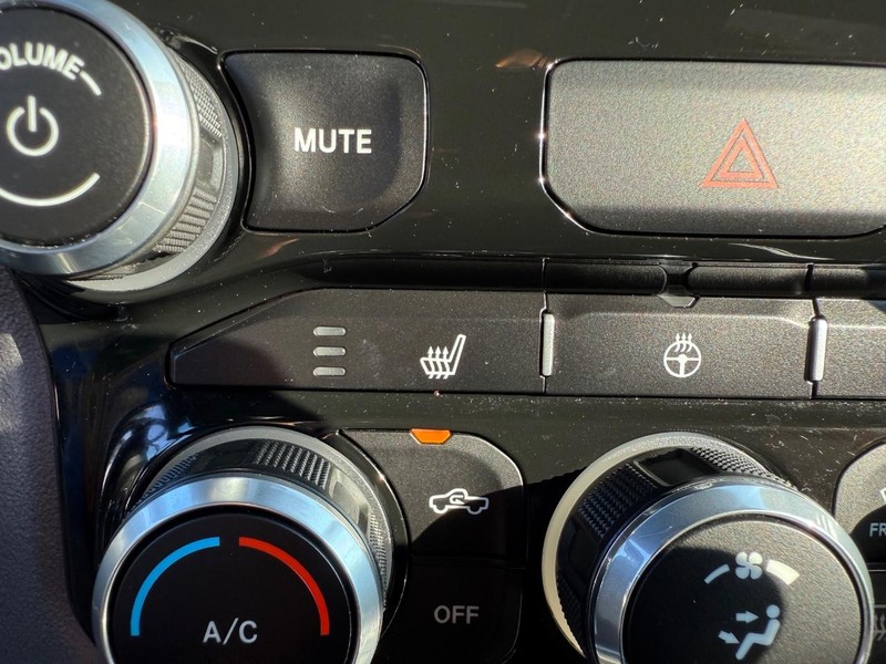 Ram 1500 Vehicle Image 16