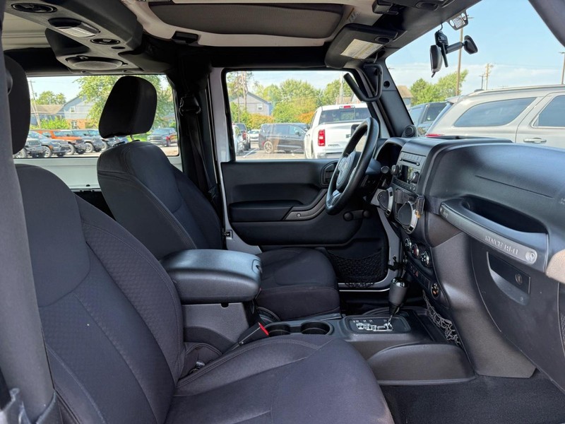 Jeep Wrangler Vehicle Image 10
