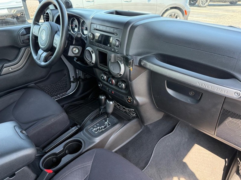 Jeep Wrangler Vehicle Image 11