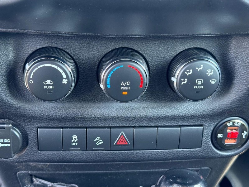 Jeep Wrangler Vehicle Image 16