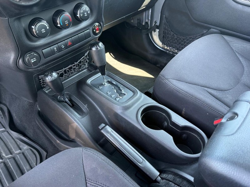 Jeep Wrangler Vehicle Image 17
