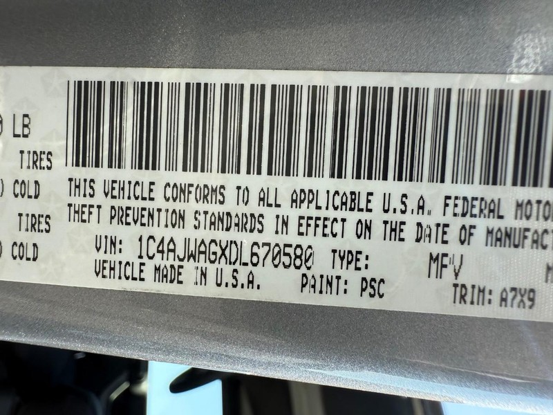 Jeep Wrangler Vehicle Image 23