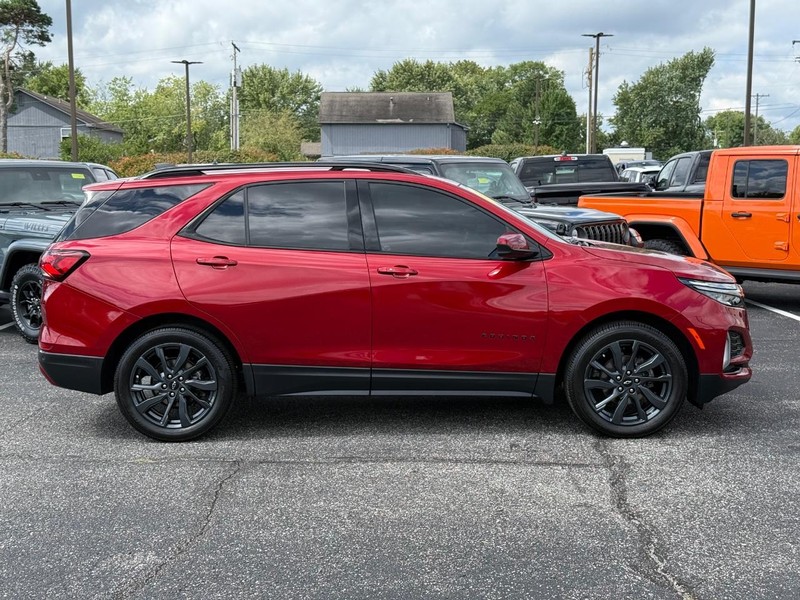 Chevrolet Equinox Vehicle Image 02