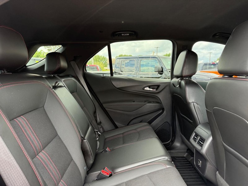 Chevrolet Equinox Vehicle Image 11