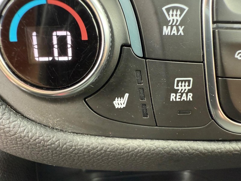 Chevrolet Equinox Vehicle Image 17