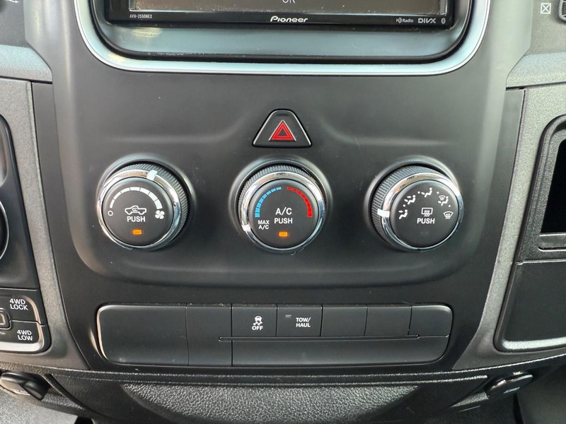 Ram 1500 Classic Vehicle Image 17