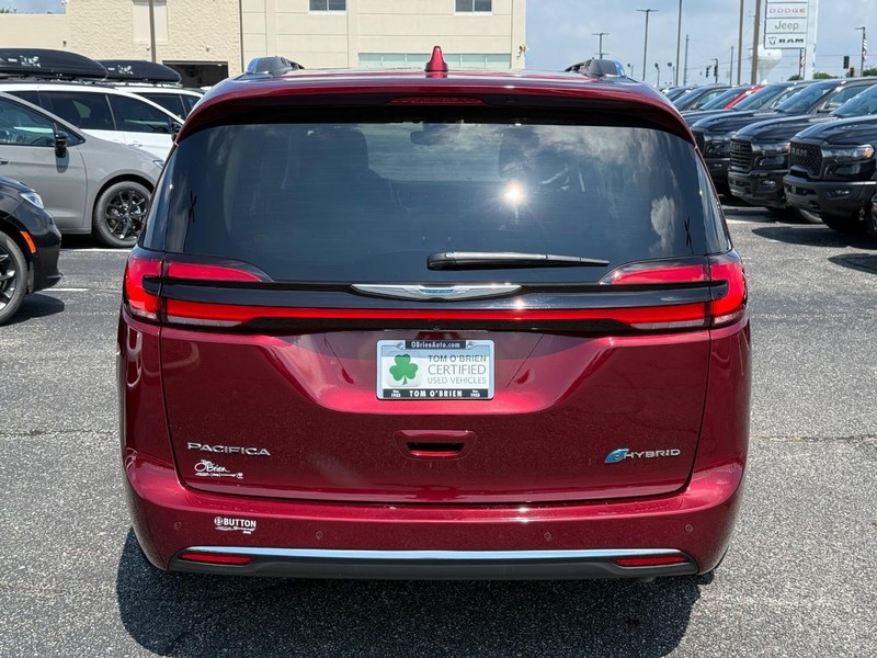 Chrysler Pacifica Vehicle Image 04