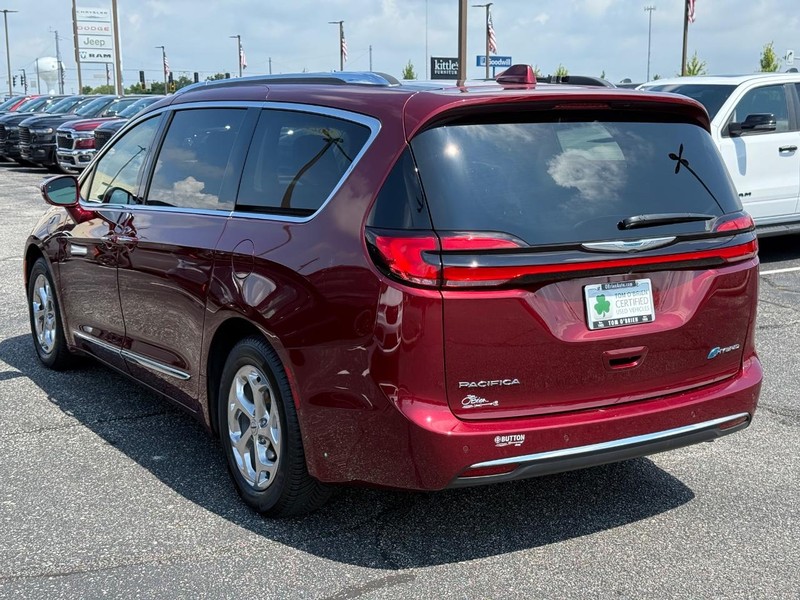 Chrysler Pacifica Vehicle Image 05