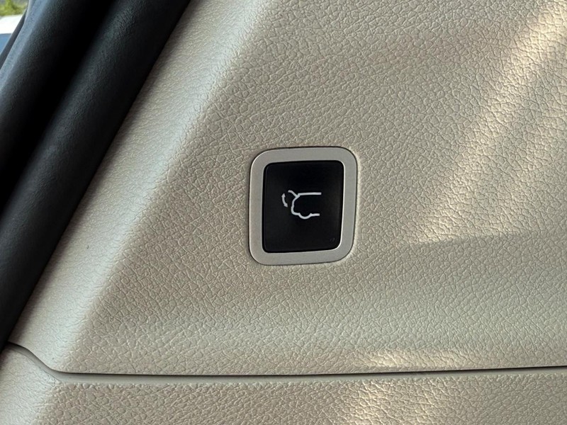 Chrysler Pacifica Vehicle Image 08