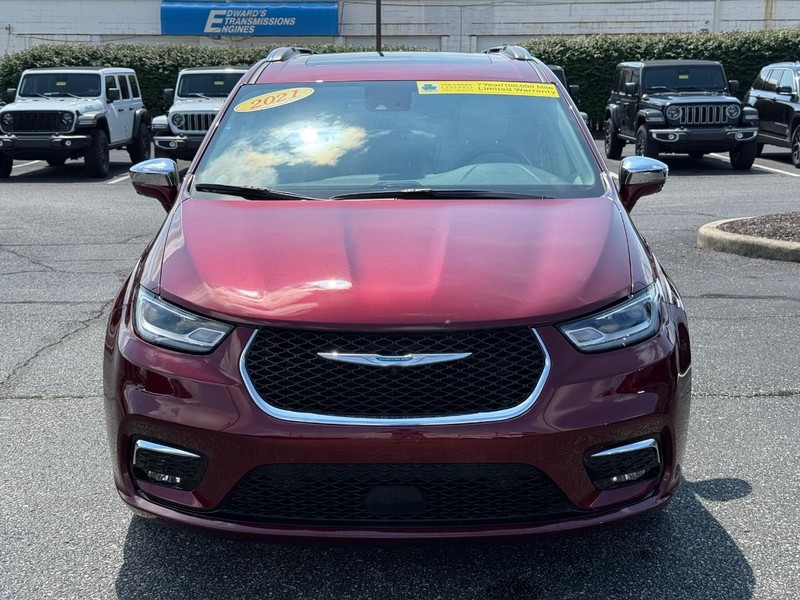 Chrysler Pacifica Vehicle Image 10