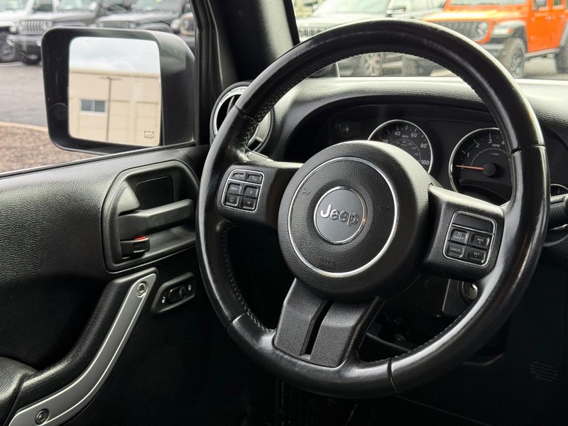 Jeep Wrangler Unlimited Vehicle Image 12