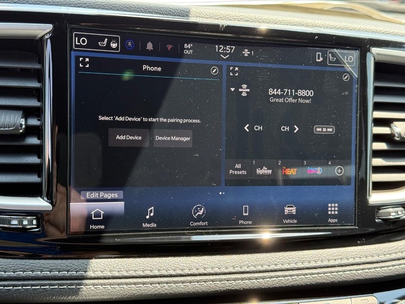 Chrysler Pacifica Vehicle Image 11