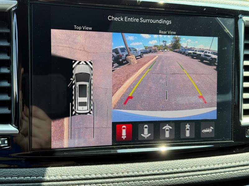 Chrysler Pacifica Vehicle Image 12