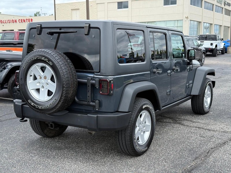 Jeep Wrangler JK Unlimited Vehicle Image 03