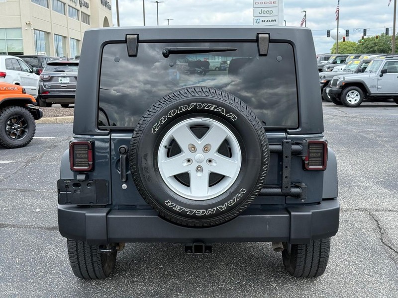 Jeep Wrangler JK Unlimited Vehicle Image 04