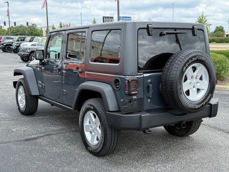 Jeep Wrangler JK Unlimited Vehicle Image 05