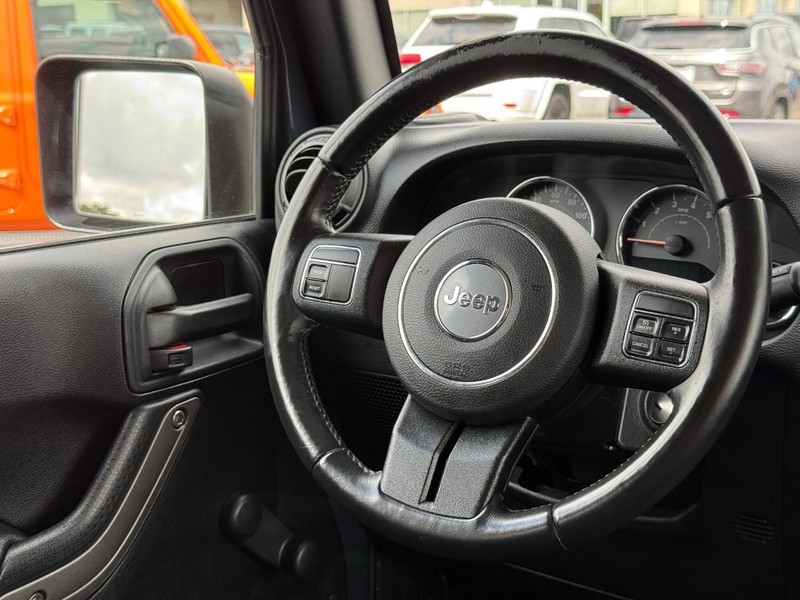 Jeep Wrangler JK Unlimited Vehicle Image 12