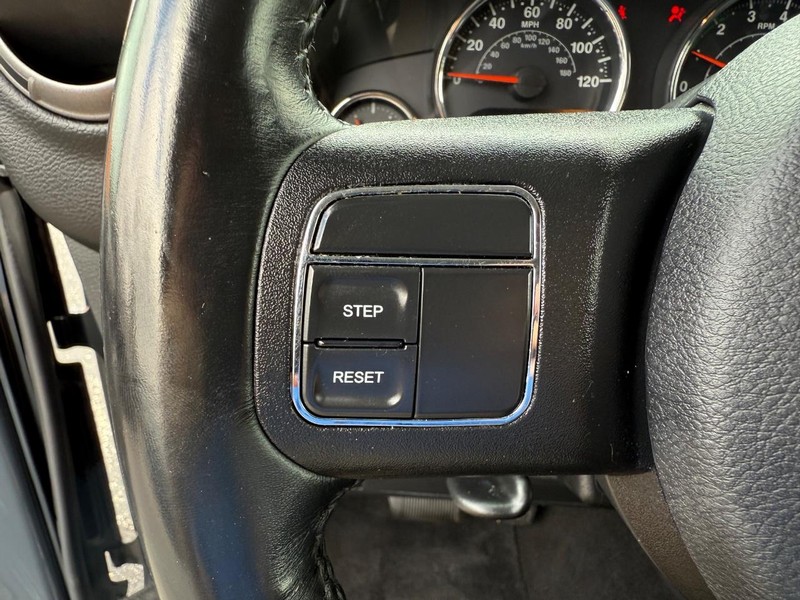 Jeep Wrangler JK Unlimited Vehicle Image 13