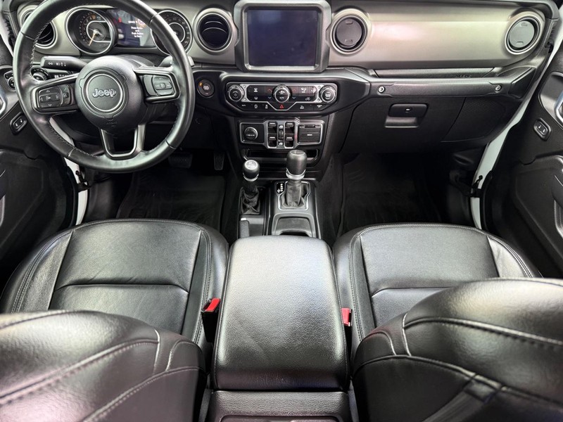 Jeep Gladiator Vehicle Image 12