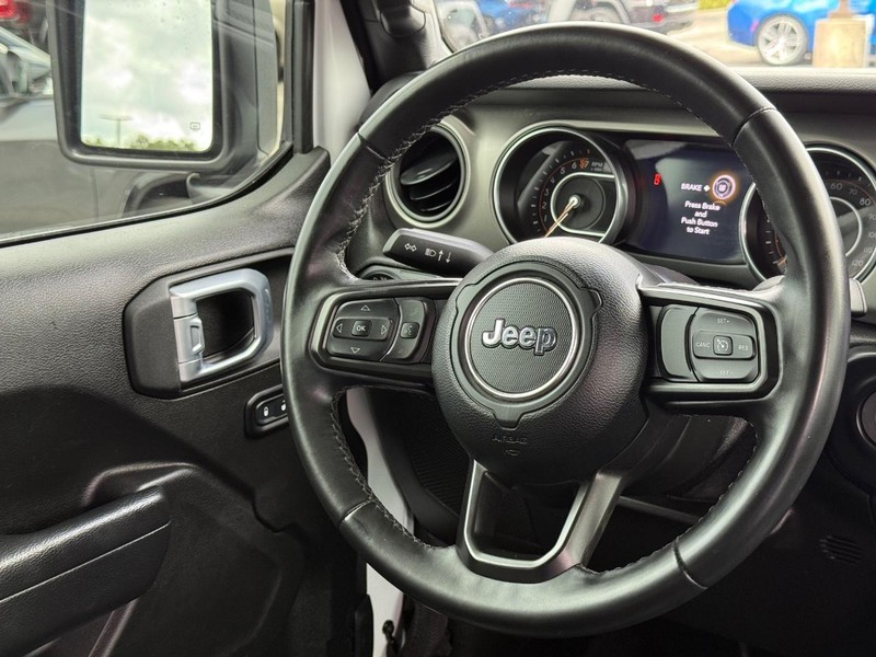 Jeep Gladiator Vehicle Image 13