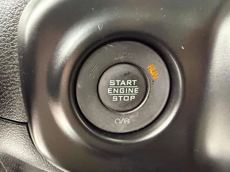 Jeep Gladiator Vehicle Image 16