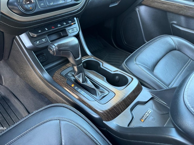 GMC Canyon Vehicle Image 19