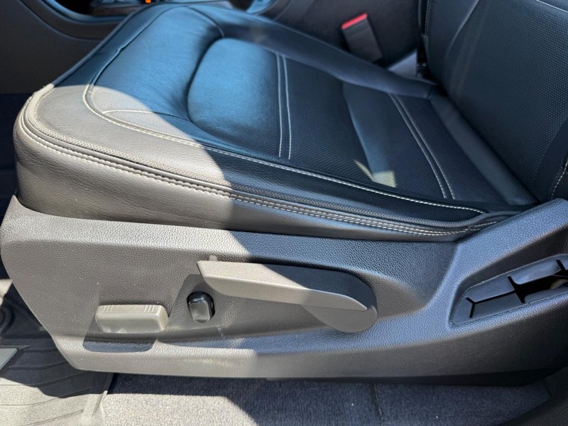 GMC Canyon Vehicle Image 24