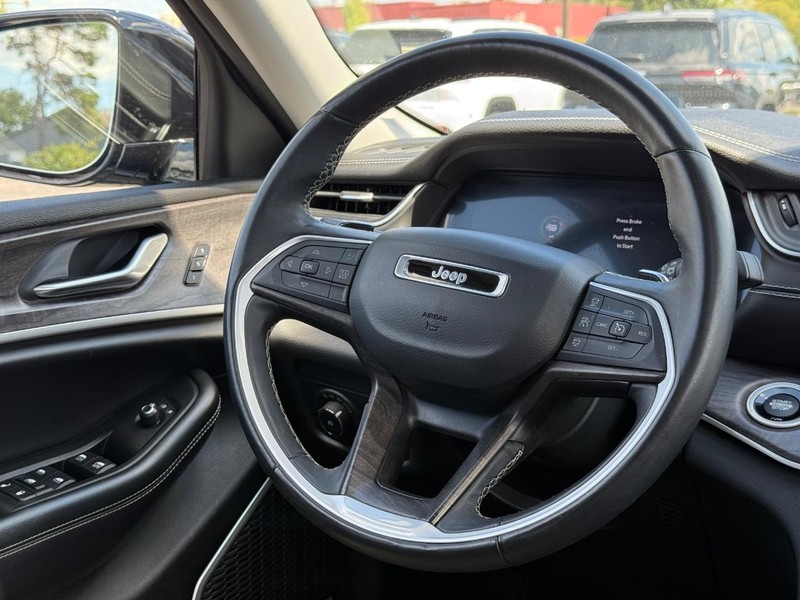 Jeep Grand Cherokee L Vehicle Image 15