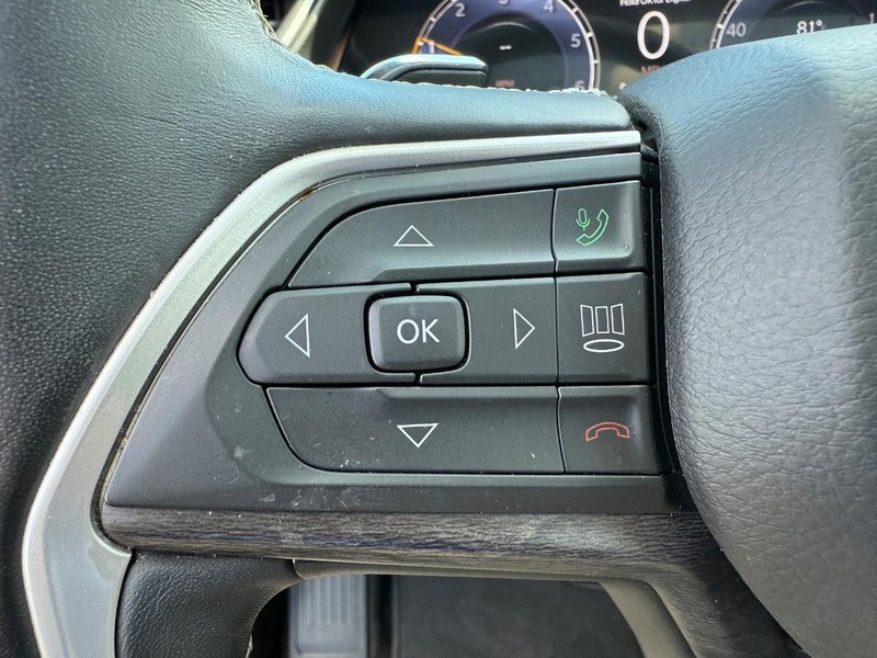 Jeep Grand Cherokee L Vehicle Image 16