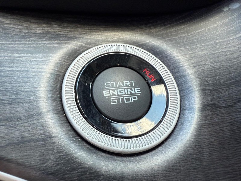 Jeep Grand Cherokee L Vehicle Image 18