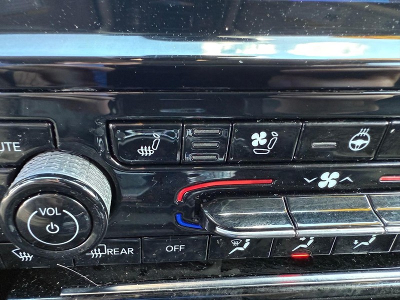 Jeep Grand Cherokee L Vehicle Image 19