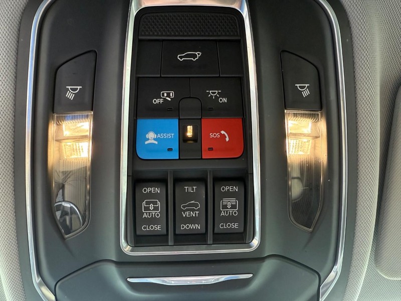Jeep Grand Cherokee L Vehicle Image 25