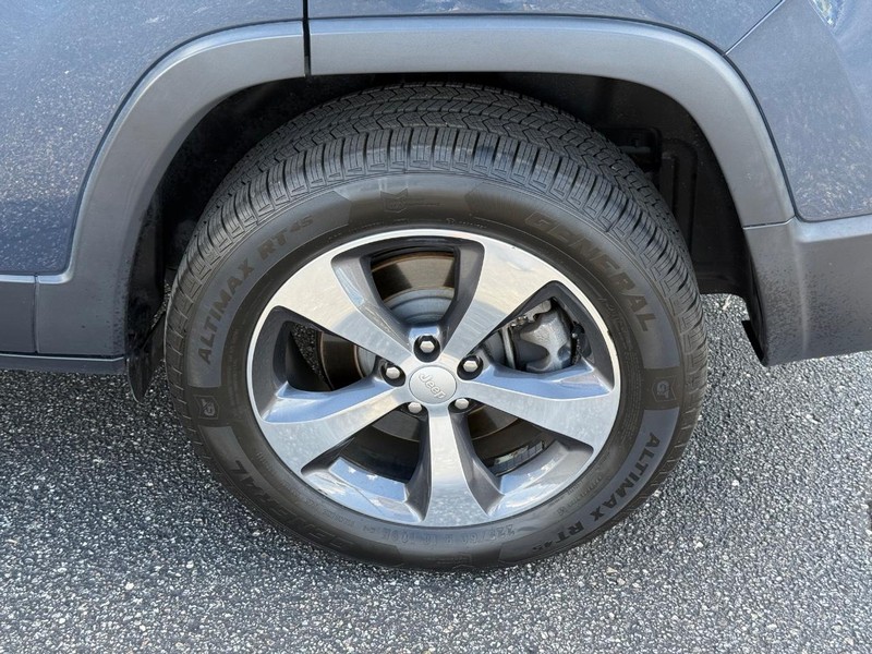 Jeep Cherokee Vehicle Image 06