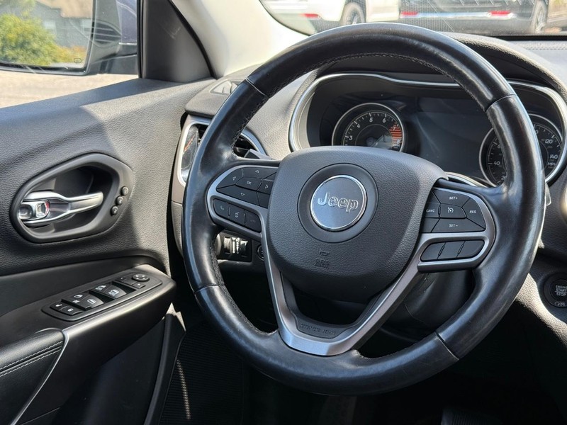 Jeep Cherokee Vehicle Image 13