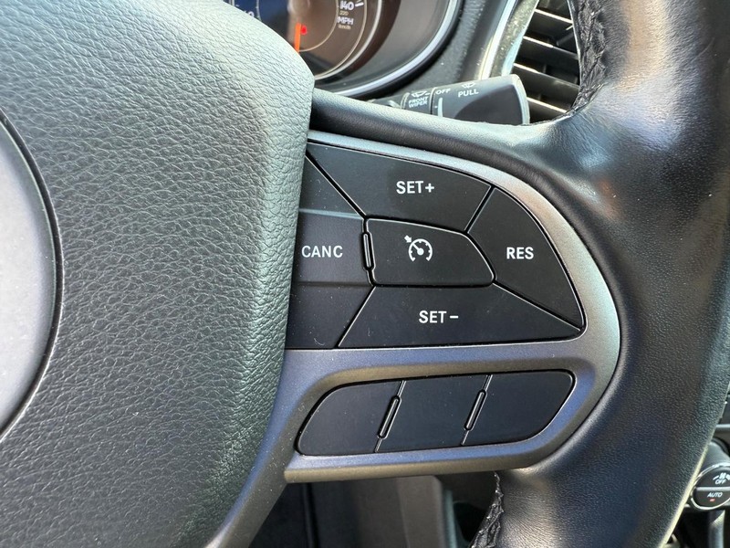 Jeep Cherokee Vehicle Image 15