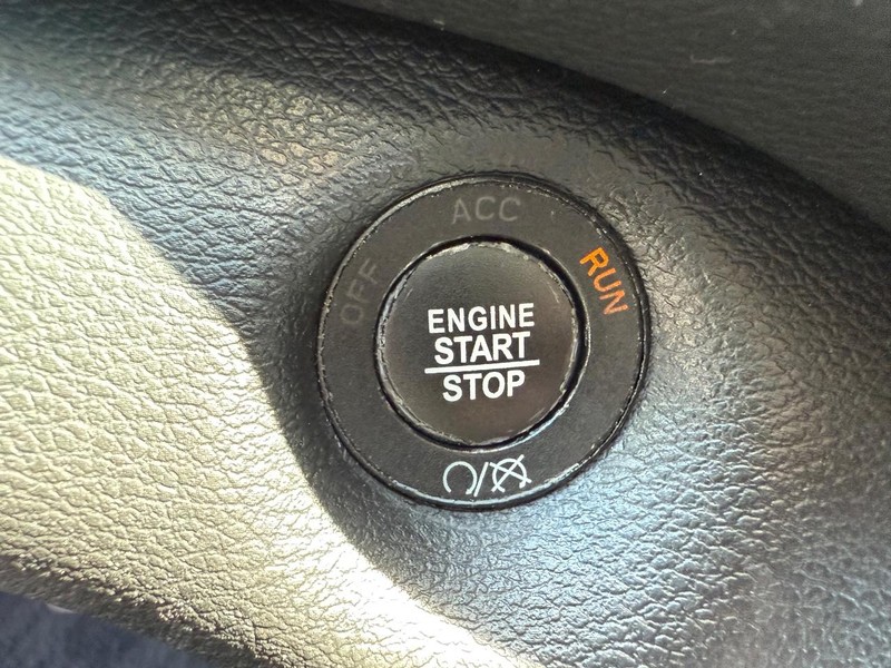 Jeep Cherokee Vehicle Image 16