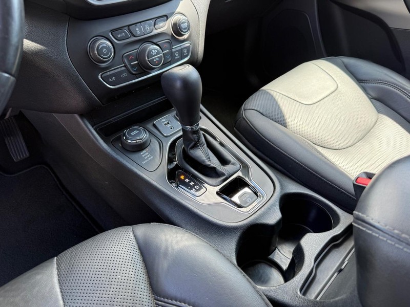 Jeep Cherokee Vehicle Image 20