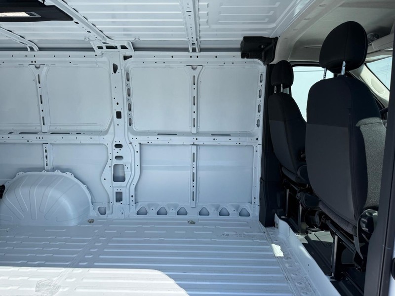 Ram ProMaster Cargo Van Vehicle Image 04